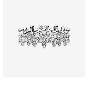 Pandora dazzling daisy ring
